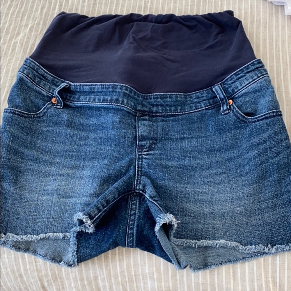 Gap maternity full panel shorts - size 2